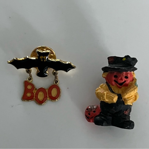 Two fabulous Halloween pins.  Pumpkin pin is ceramic. Bat pin is metal. - Picture 2 of 15